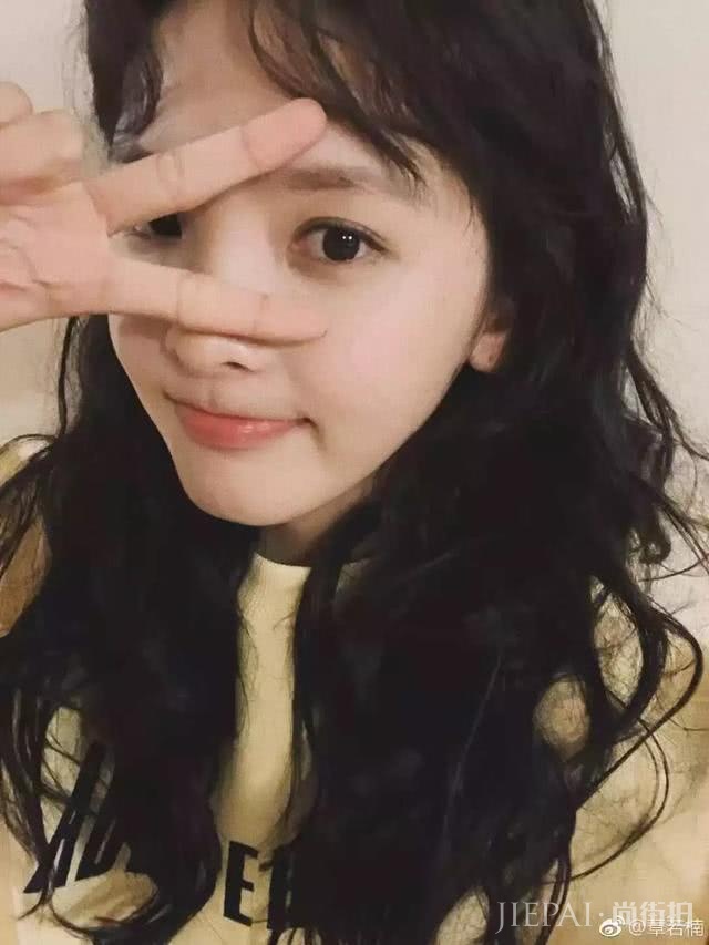 非科班出身、只演过一部作品,她成了春夏后的另一位“宝藏女孩”